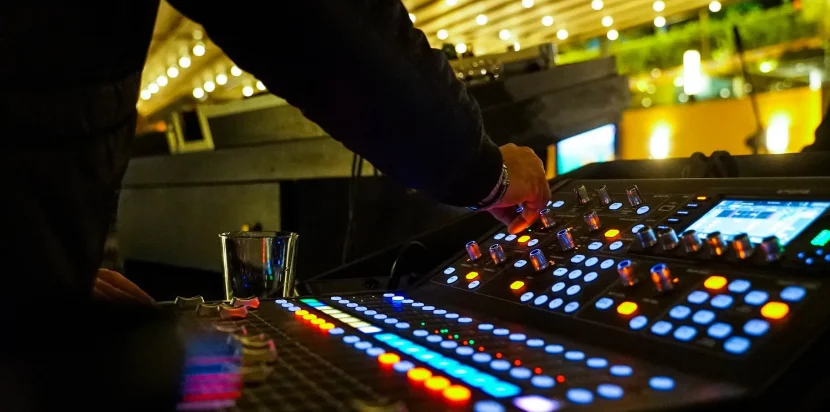 Dining with Comfort and Joy