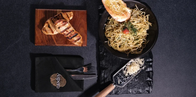 Fine Dining vs. Street Food: Which Experience Truly Defines Food in Giza? 1 Fine Dining vs. Street Food